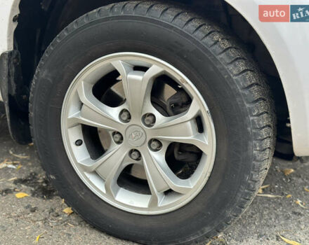 Белый Хендай Туксон, объемом двигателя 2 л и пробегом 221 тыс. км за 7700 $, фото 8 на Automoto.ua