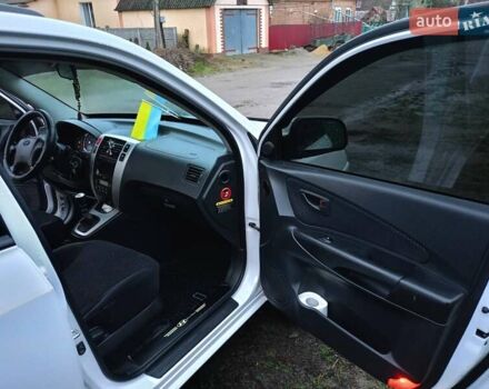 Белый Хендай Туксон, объемом двигателя 1.99 л и пробегом 191 тыс. км за 9300 $, фото 12 на Automoto.ua