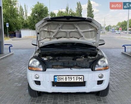 Білий Хендай Туксон, об'ємом двигуна 1.98 л та пробігом 225 тис. км за 8400 $, фото 31 на Automoto.ua