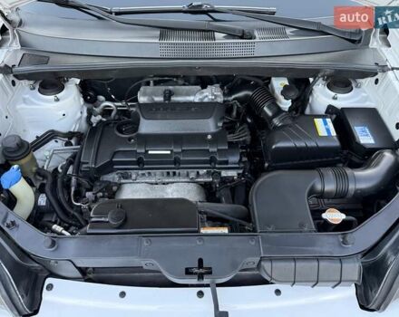 Білий Хендай Туксон, об'ємом двигуна 1.98 л та пробігом 163 тис. км за 8900 $, фото 38 на Automoto.ua