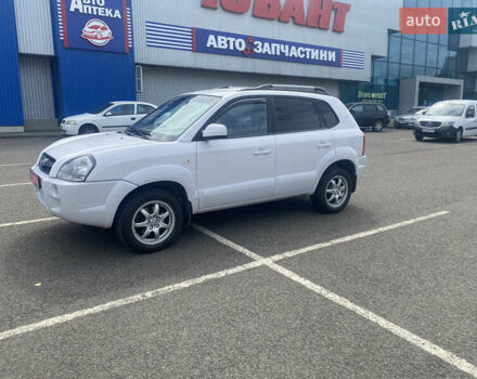 Білий Хендай Туксон, об'ємом двигуна 2 л та пробігом 210 тис. км за 7890 $, фото 2 на Automoto.ua