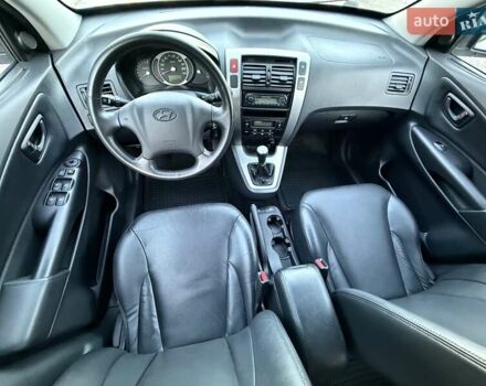 Білий Хендай Туксон, об'ємом двигуна 1.98 л та пробігом 163 тис. км за 8900 $, фото 31 на Automoto.ua
