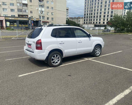 Білий Хендай Туксон, об'ємом двигуна 2 л та пробігом 210 тис. км за 7890 $, фото 4 на Automoto.ua