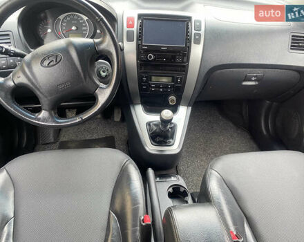 Білий Хендай Туксон, об'ємом двигуна 2 л та пробігом 210 тис. км за 7890 $, фото 7 на Automoto.ua