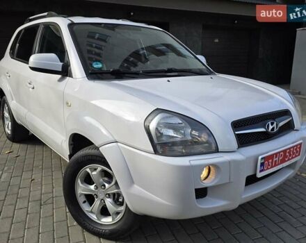 Хендай Туксон 2009 в Тернополе на Automoto.ua Белый Хендай Туксон, объемом двигателя 2 л и пробегом 212 тыс. км за 7350 $, фото 12 на Automoto.ua