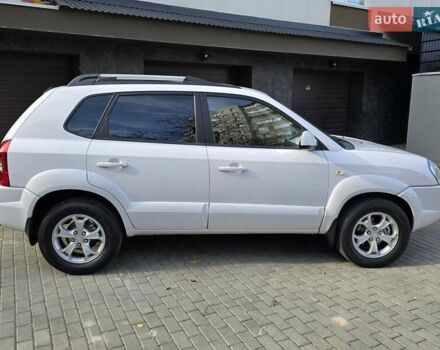 Хендай Туксон 2009 в Тернополе на Automoto.ua Белый Хендай Туксон, объемом двигателя 2 л и пробегом 212 тыс. км за 7350 $, фото 10 на Automoto.ua