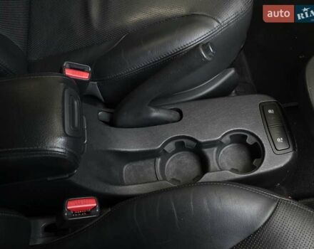 Хендай Туксон 2009 в Тернополе на Automoto.ua Белый Хендай Туксон, объемом двигателя 2 л и пробегом 212 тыс. км за 7350 $, фото 34 на Automoto.ua