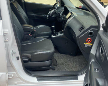 Білий Хендай Туксон, об'ємом двигуна 2 л та пробігом 210 тис. км за 7890 $, фото 5 на Automoto.ua