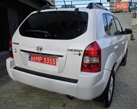 Хендай Туксон 2009 в Тернополе на Automoto.ua Белый Хендай Туксон, объемом двигателя 2 л и пробегом 212 тыс. км за 7350 $, фото 8 на Automoto.ua