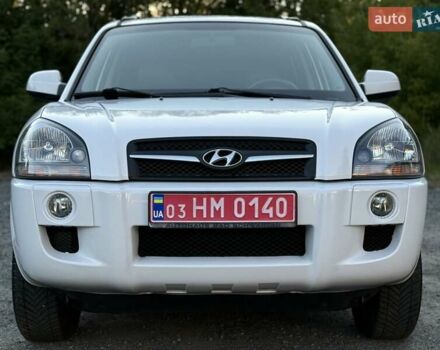 Білий Хендай Туксон, об'ємом двигуна 1.98 л та пробігом 163 тис. км за 8900 $, фото 5 на Automoto.ua
