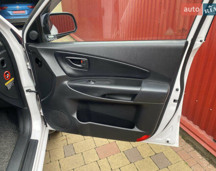 Білий Хендай Туксон, об'ємом двигуна 2 л та пробігом 210 тис. км за 7890 $, фото 6 на Automoto.ua