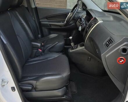 Хендай Туксон 2009 в Тернополе на Automoto.ua Белый Хендай Туксон, объемом двигателя 2 л и пробегом 212 тыс. км за 7350 $, фото 33 на Automoto.ua