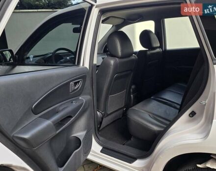 Хендай Туксон 2009 в Тернополе на Automoto.ua Белый Хендай Туксон, объемом двигателя 2 л и пробегом 212 тыс. км за 7350 $, фото 24 на Automoto.ua