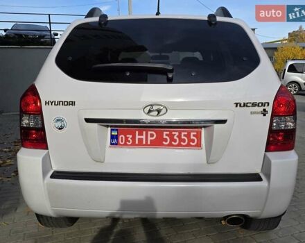 Хендай Туксон 2009 в Тернополе на Automoto.ua Белый Хендай Туксон, объемом двигателя 2 л и пробегом 212 тыс. км за 7350 $, фото 7 на Automoto.ua