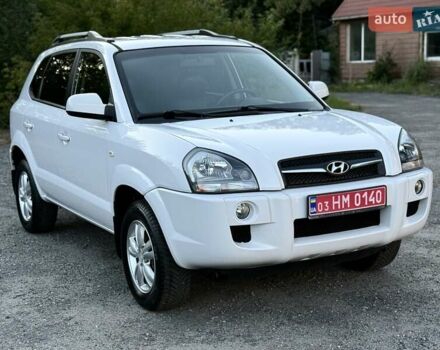 Білий Хендай Туксон, об'ємом двигуна 1.98 л та пробігом 163 тис. км за 8900 $, фото 2 на Automoto.ua