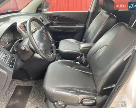 Білий Хендай Туксон, об'ємом двигуна 2 л та пробігом 210 тис. км за 7890 $, фото 8 на Automoto.ua