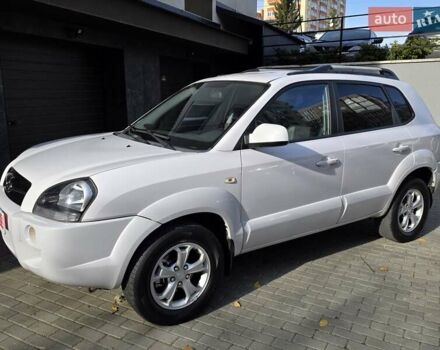 Хендай Туксон 2009 в Тернополе на Automoto.ua Белый Хендай Туксон, объемом двигателя 2 л и пробегом 212 тыс. км за 7350 $, фото 3 на Automoto.ua
