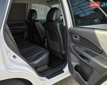 Хендай Туксон 2009 в Тернополе на Automoto.ua Белый Хендай Туксон, объемом двигателя 2 л и пробегом 212 тыс. км за 7350 $, фото 30 на Automoto.ua