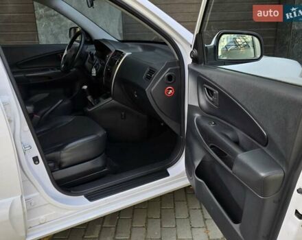 Хендай Туксон 2009 в Тернополе на Automoto.ua Белый Хендай Туксон, объемом двигателя 2 л и пробегом 212 тыс. км за 7350 $, фото 32 на Automoto.ua