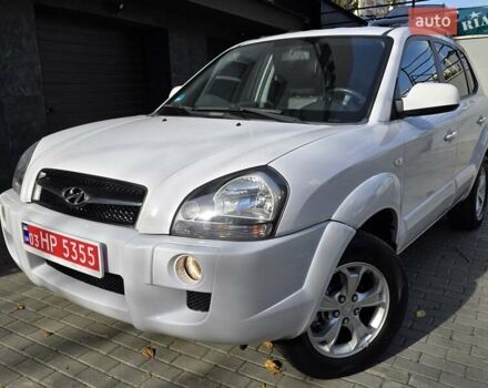 Хендай Туксон 2009 в Тернополе на Automoto.ua Белый Хендай Туксон, объемом двигателя 2 л и пробегом 212 тыс. км за 7350 $, фото 1 на Automoto.ua