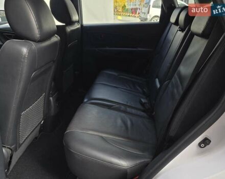 Хендай Туксон 2009 в Тернополе на Automoto.ua Белый Хендай Туксон, объемом двигателя 2 л и пробегом 212 тыс. км за 7350 $, фото 25 на Automoto.ua