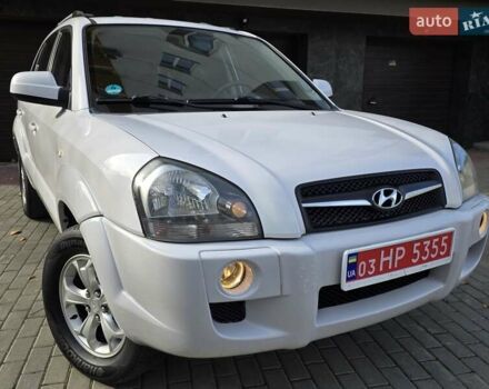 Хендай Туксон 2009 в Тернополе на Automoto.ua Белый Хендай Туксон, объемом двигателя 2 л и пробегом 212 тыс. км за 7350 $, фото 13 на Automoto.ua