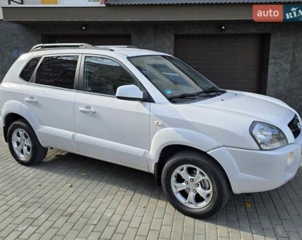 Хендай Туксон 2009 в Тернополе на Automoto.ua Белый Хендай Туксон, объемом двигателя 2 л и пробегом 212 тыс. км за 7350 $, фото 11 на Automoto.ua