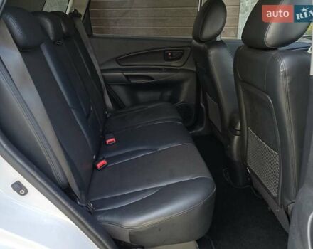 Хендай Туксон 2009 в Тернополе на Automoto.ua Белый Хендай Туксон, объемом двигателя 2 л и пробегом 212 тыс. км за 7350 $, фото 31 на Automoto.ua