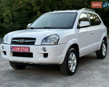 Білий Хендай Туксон, об'ємом двигуна 1.98 л та пробігом 163 тис. км за 8900 $, фото 7 на Automoto.ua