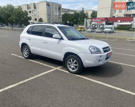 Білий Хендай Туксон, об'ємом двигуна 2 л та пробігом 210 тис. км за 7890 $, фото 1 на Automoto.ua