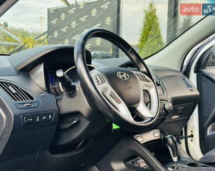 Хендай Туксон 2010 в Харькове на Automoto.ua Белый Хендай Туксон, объемом двигателя 2.36 л и пробегом 163 тыс. км за 11900 $, фото 13 на Automoto.ua