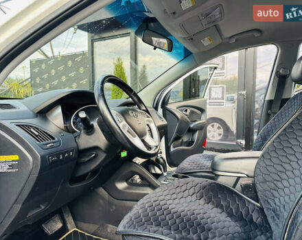 Хендай Туксон 2010 в Харькове на Automoto.ua Белый Хендай Туксон, объемом двигателя 2.36 л и пробегом 163 тыс. км за 11900 $, фото 12 на Automoto.ua