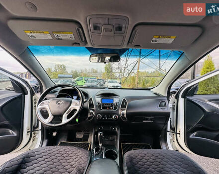 Хендай Туксон 2010 в Харькове на Automoto.ua Белый Хендай Туксон, объемом двигателя 2.36 л и пробегом 163 тыс. км за 11900 $, фото 18 на Automoto.ua