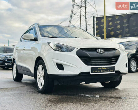 Хендай Туксон 2010 в Харькове на Automoto.ua Белый Хендай Туксон, объемом двигателя 2.36 л и пробегом 163 тыс. км за 11900 $, фото 7 на Automoto.ua
