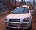 Білий Хендай Туксон, об'ємом двигуна 1.98 л та пробігом 220 тис. км за 9500 $, фото 1 на Automoto.ua