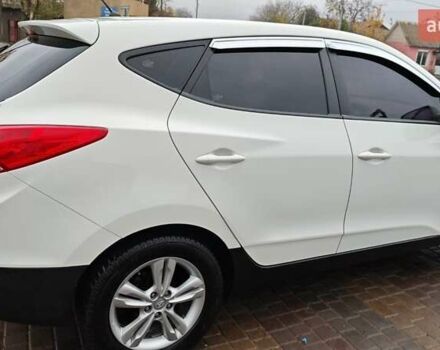 Білий Хендай Туксон, об'ємом двигуна 2 л та пробігом 220 тис. км за 12500 $, фото 2 на Automoto.ua