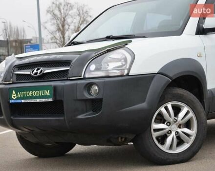 Білий Хендай Туксон, об'ємом двигуна 1.98 л та пробігом 186 тис. км за 8777 $, фото 10 на Automoto.ua
