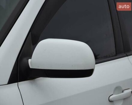 Білий Хендай Туксон, об'ємом двигуна 1.98 л та пробігом 186 тис. км за 8777 $, фото 16 на Automoto.ua