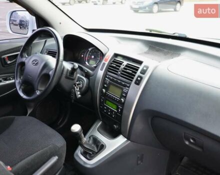 Білий Хендай Туксон, об'ємом двигуна 1.98 л та пробігом 186 тис. км за 8777 $, фото 35 на Automoto.ua