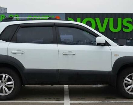 Білий Хендай Туксон, об'ємом двигуна 1.98 л та пробігом 186 тис. км за 8777 $, фото 5 на Automoto.ua