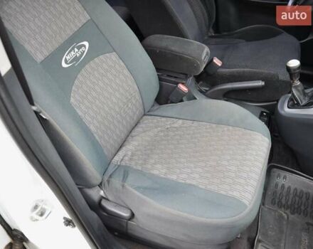 Білий Хендай Туксон, об'ємом двигуна 1.98 л та пробігом 186 тис. км за 8777 $, фото 36 на Automoto.ua