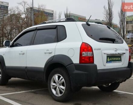 Білий Хендай Туксон, об'ємом двигуна 1.98 л та пробігом 186 тис. км за 8777 $, фото 6 на Automoto.ua