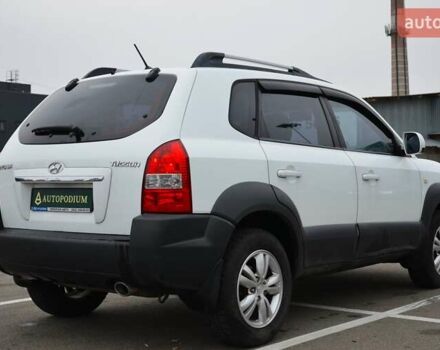 Білий Хендай Туксон, об'ємом двигуна 1.98 л та пробігом 186 тис. км за 8777 $, фото 9 на Automoto.ua