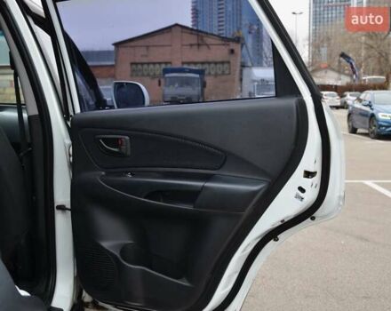 Білий Хендай Туксон, об'ємом двигуна 1.98 л та пробігом 186 тис. км за 8777 $, фото 32 на Automoto.ua