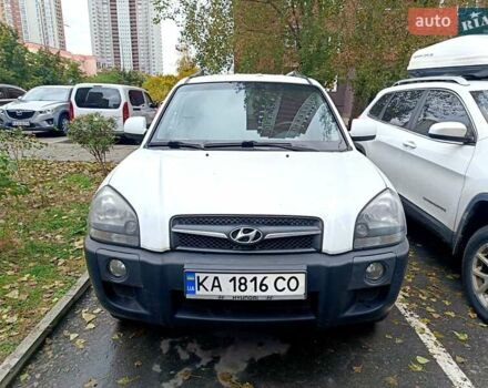 Хендай Туксон 2012 у Києві на Automoto.ua Білий Хендай Туксон, об'ємом двигуна 1.98 л та пробігом 200 тис. км за 9000 $, фото 2 на Automoto.ua