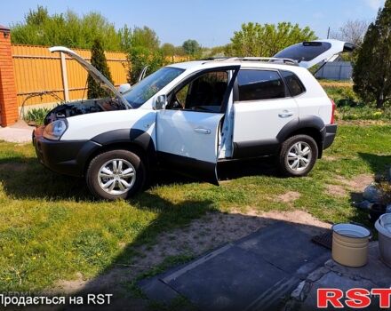 Белый Хендай Туксон, объемом двигателя 2 л и пробегом 151 тыс. км за 9999 $, фото 10 на Automoto.ua