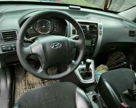 Білий Хендай Туксон, об'ємом двигуна 2 л та пробігом 185 тис. км за 10700 $, фото 4 на Automoto.ua