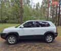 Белый Хендай Туксон, объемом двигателя 1.98 л и пробегом 175 тыс. км за 10500 $, фото 9 на Automoto.ua