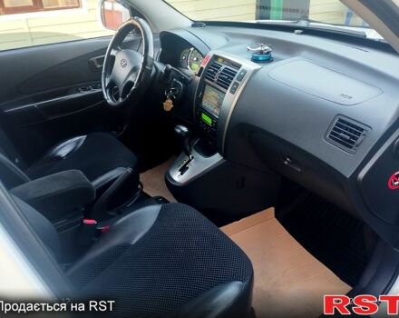 Белый Хендай Туксон, объемом двигателя 2 л и пробегом 151 тыс. км за 9999 $, фото 7 на Automoto.ua