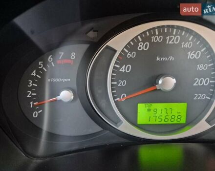 Белый Хендай Туксон, объемом двигателя 1.98 л и пробегом 175 тыс. км за 10500 $, фото 10 на Automoto.ua